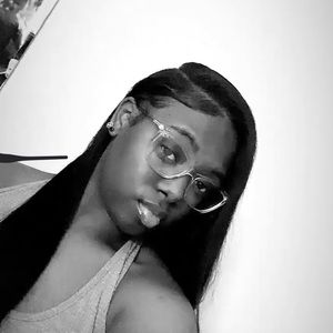 Meet your Posher, فتاة جميلة